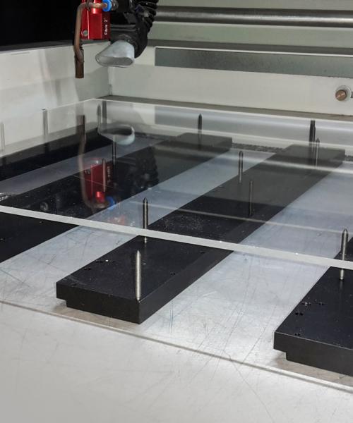 Acrylic cutting with laser cutting support