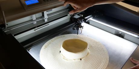 Marking of a hat with fiber laser machine