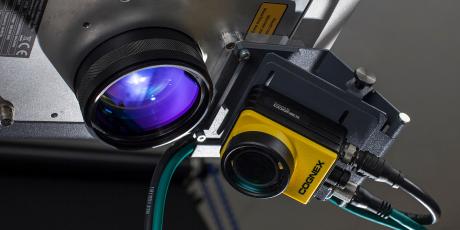 Data Matrix code reading camera embedded in the laser